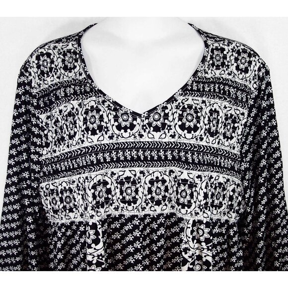 Black & White 6X Tunic Top Empire Waist 3/4 sleeve V-Neck Measures To Be 3X/4X - Picture 6 of 13